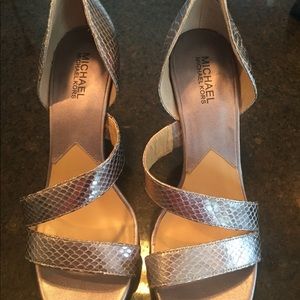 Michael kors silver heels, NWT size 10